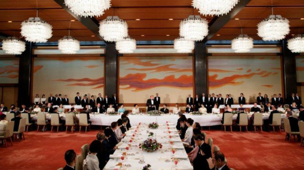 Menú francés, brindis en inglés y poesía japonesa: así fue el banquete imperial en honor a Trump
