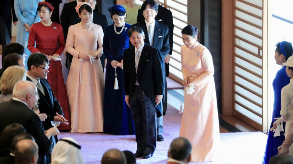 Naruhito reconoce que la emperatriz Masako todavía sufre “altibajos” en su salud mental
