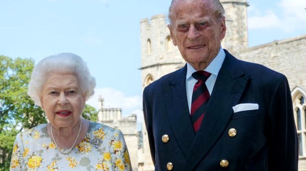 Nuevo confinamiento en Inglaterra vuelve a reunir a Isabel II y Felipe en Windsor