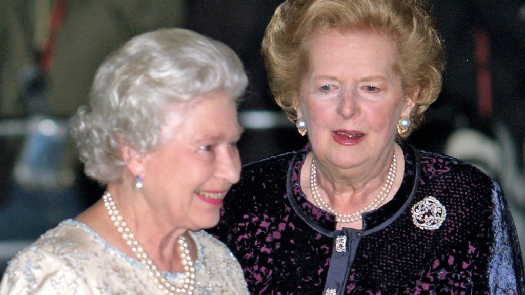 The Crown 4 retratará a Isabel II y Thatcher como “gemelas que no son iguales”, dice su creador