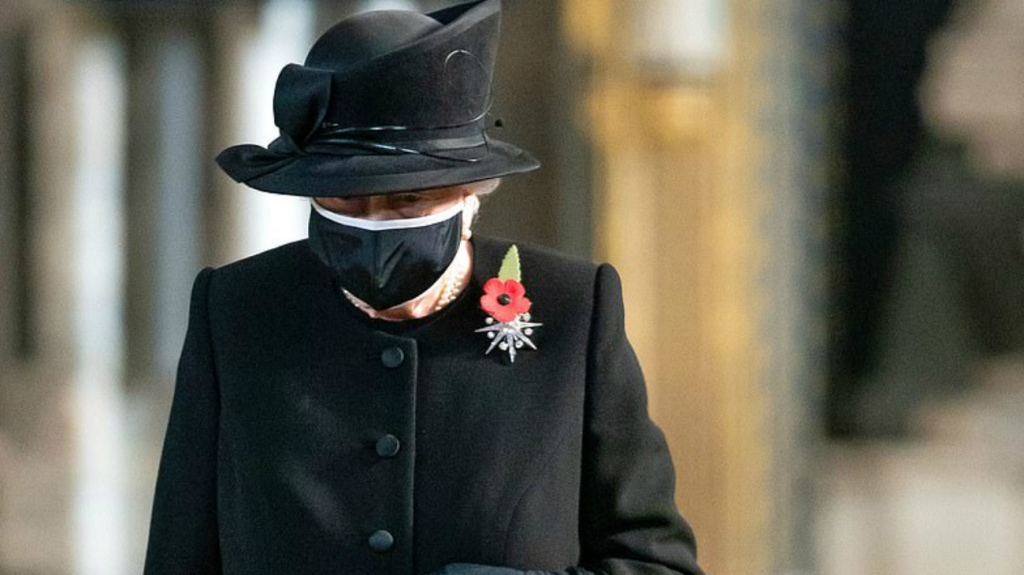 Oración y reflexión: Isabel II pasó un aniversario de reinado “discreto” y bajo confinamiento